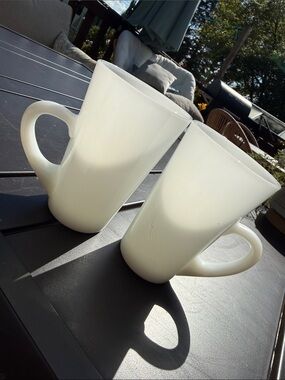 VTG milk glass tall latte/coffee mugs featuring a flared, conical loop habdle